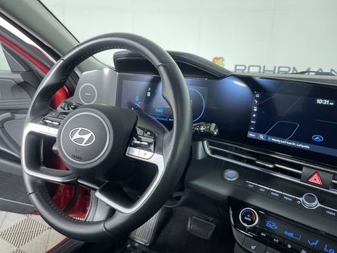 Used 2024 Hyundai Elantra Limited image 29