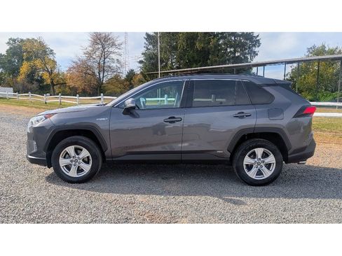 Used 2020 Toyota RAV4 XLE w/ Convenience Package image 4
