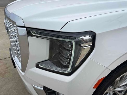 Used 2021 GMC Yukon Denali w/ Denali Premium Package image 9