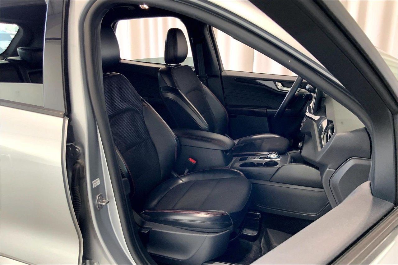Used 2024 Ford Escape ST-Line w/ Tech Pack #1 FWD image 16