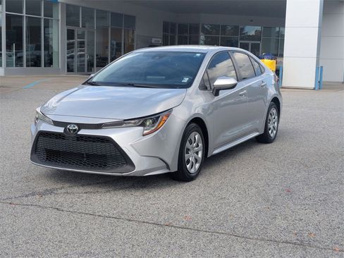 Used 2022 Toyota Corolla LE image 4