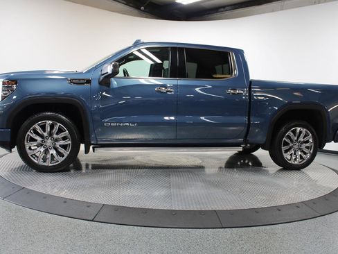 Used 2025 GMC Sierra 1500 Denali w/ Denali Reserve Package AWD/4WD image 3