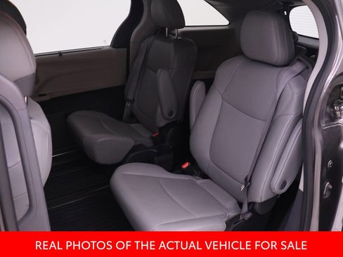 Used 2024 Toyota Sienna XLE image 9