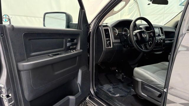 Used 2017 RAM 1500 ST w/ SXT Appearance Group AWD/4WD image 28