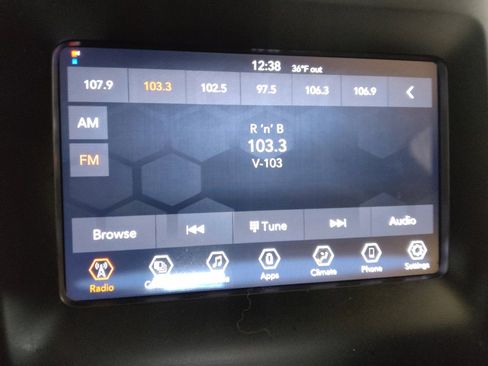 Used 2021 Jeep Cherokee Latitude FWD image 25