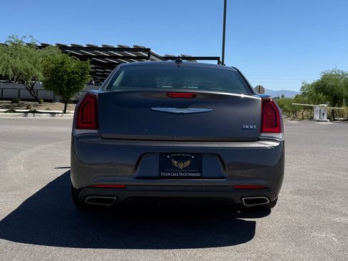 Used 2018 Chrysler 300 Touring w/ Sport Appearance Package image 3