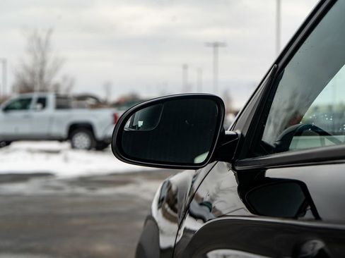 Used 2022 Hyundai Kona SE image 16