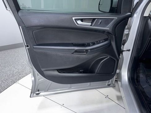 Used 2018 Ford Edge SEL image 9