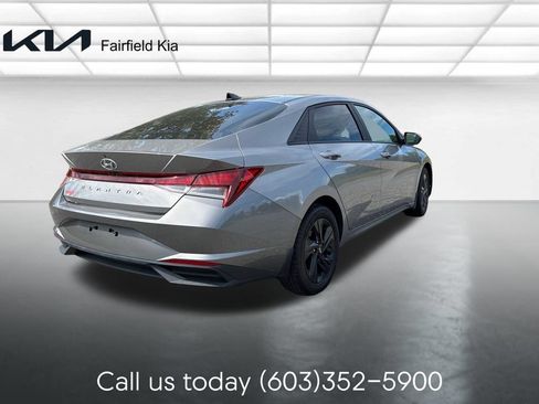 Used 2022 Hyundai Elantra SEL FWD image 5