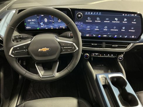 New 2026 Chevrolet Equinox EV LT image 24