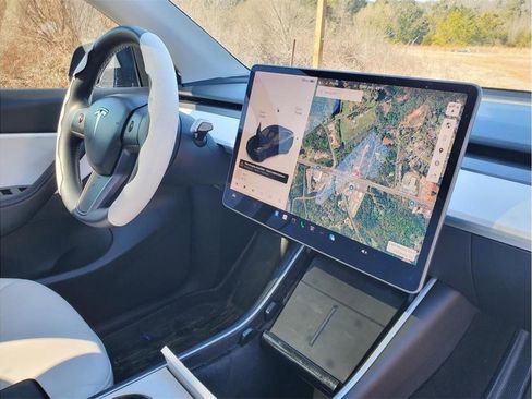Used 2020 Tesla Model Y Long Range AWD/4WD image 23