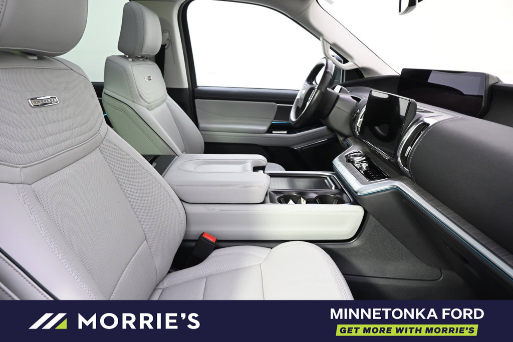 Used 2025 Ford Expedition Max Platinum w/ Platinum Ultimate Package AWD/4WD image 16