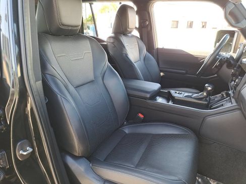 Used 2024 Lexus GX 550 w/ Accessory Package (31) AWD/4WD image 10