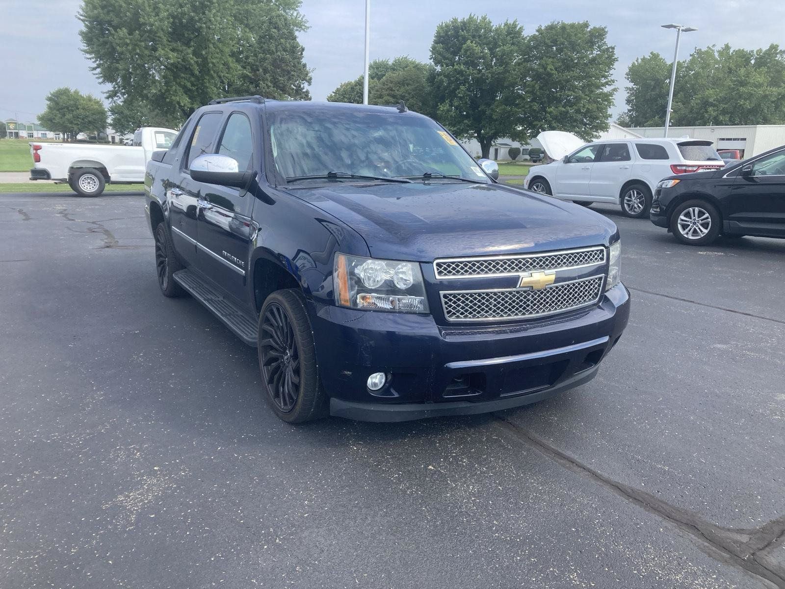 Used 2010 Chevrolet Avalanche LTZ AWD/4WD image 3