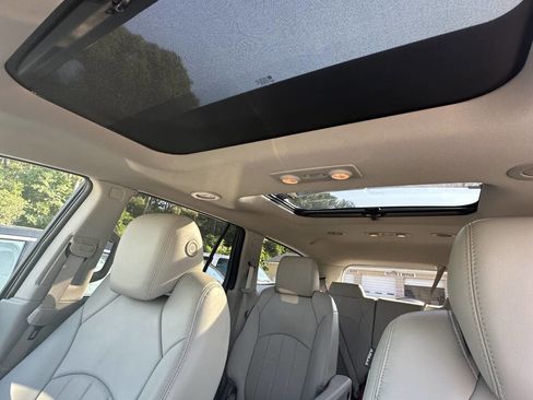 Used 2015 Buick Enclave Leather FWD image 9