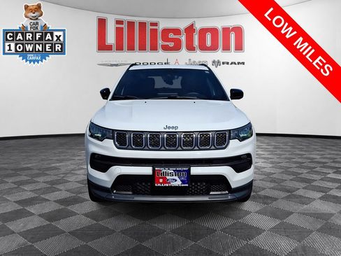 Used 2023 Jeep Compass Latitude w/ Sun and Sound Group AWD/4WD image 2