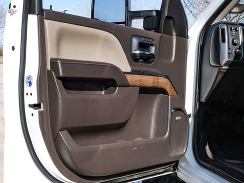 Used 2017 Chevrolet Silverado 2500 LTZ w/ Duramax Plus Package image 43