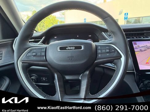 Used 2023 Jeep Grand Cherokee Limited AWD/4WD image 33