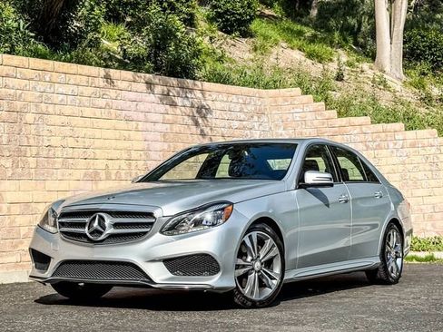 Used 2016 Mercedes-Benz E 350 Sedan image 2