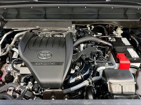 Used 2026 Toyota Highlander XLE AWD/4WD image 13