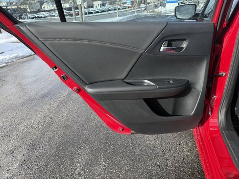 Used 2017 Honda Accord Sport image 31