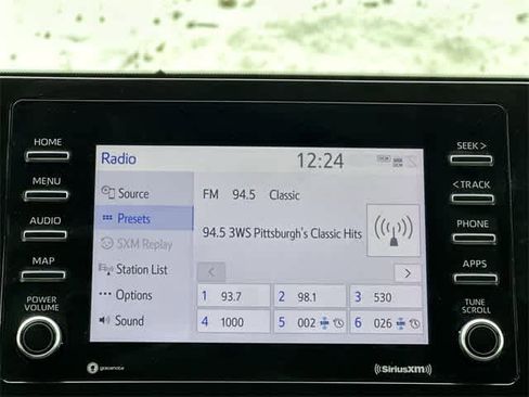 Used 2023 Toyota Camry SE image 10