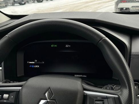 Used 2023 Mitsubishi Outlander ES image 9