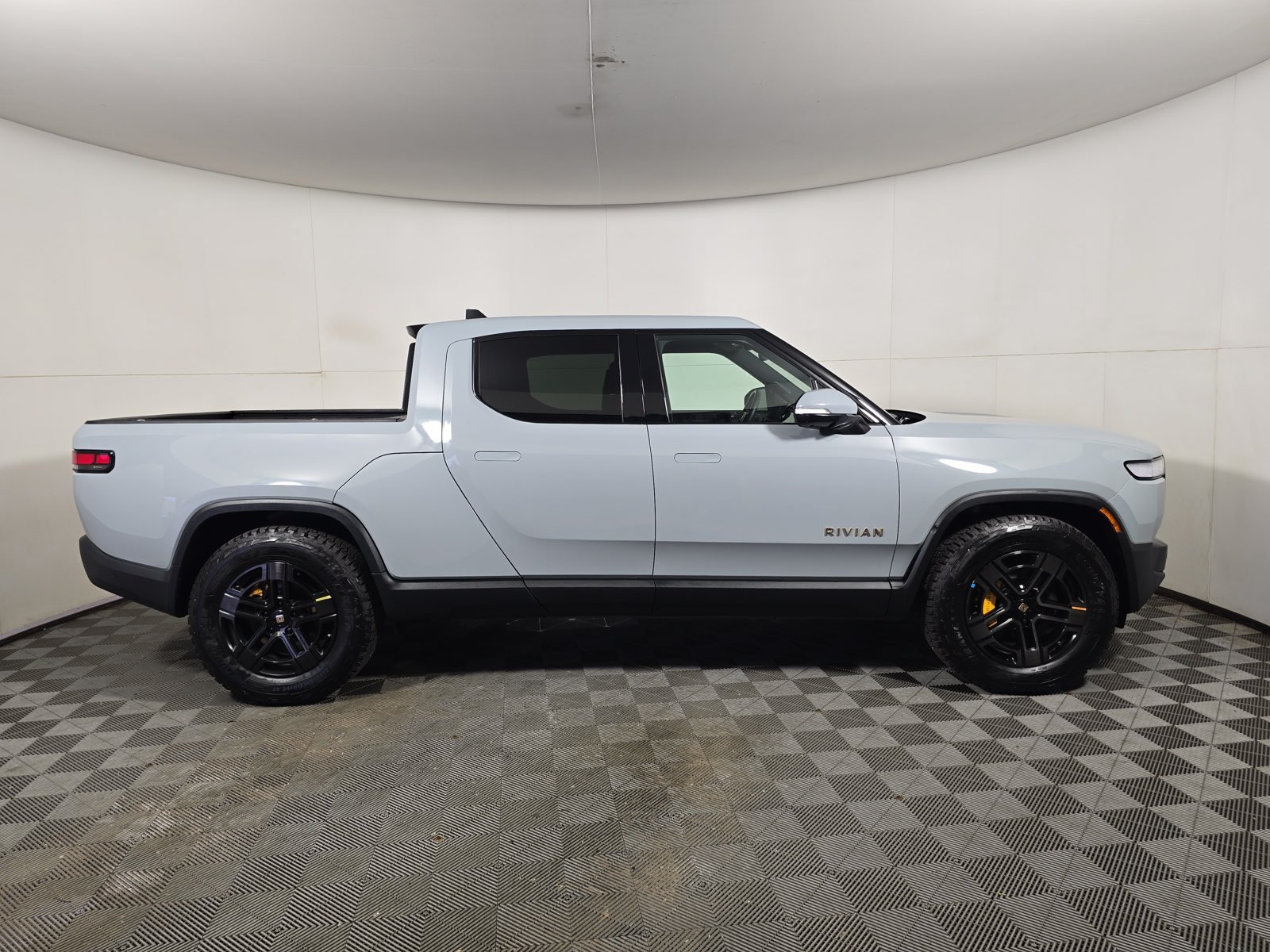 Used 2022 Rivian R1T Adventure AWD/4WD image 6