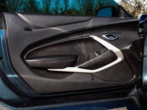 Used 2019 Chevrolet Camaro LT w/ RS Package image 8