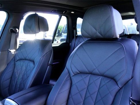 Used 2023 BMW X5 xDrive40i w/ Luxury Seating Package image 11