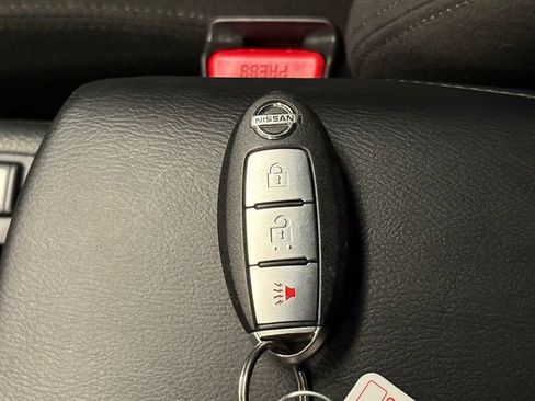 Used 2016 Nissan Rogue SV w/ SV Premium Package image 17