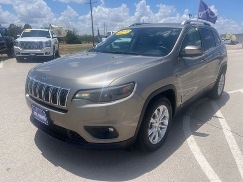 Used 2019 Jeep Cherokee Latitude w/ Popular Appearance Group FWD image 1