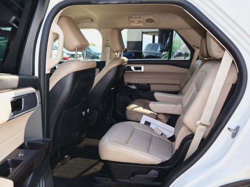 Used 2020 Ford Explorer XLT w/ Equipment Group 202A image 17