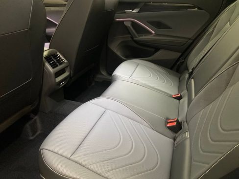 New 2026 Volkswagen Tiguan SE R-Line AWD/4WD image 5