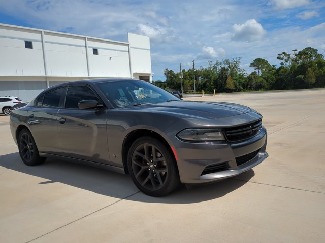 Used 2020 Dodge Charger SXT w/ Blacktop Package RWD image 3