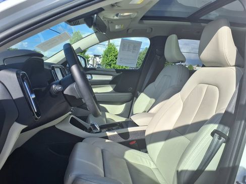 Certified 2023 Volvo XC40 B5 Plus w/ Climate Package AWD/4WD image 14