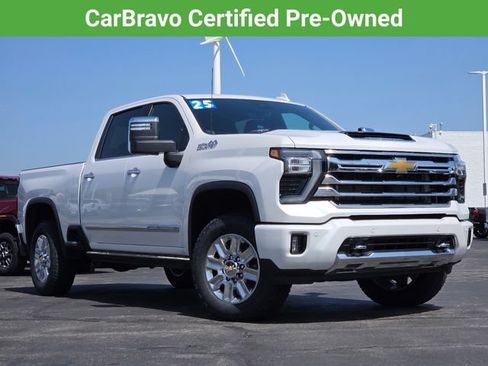 Used 2025 Chevrolet Silverado 2500 High Country w/ High Country Premium Package AWD/4WD image 2