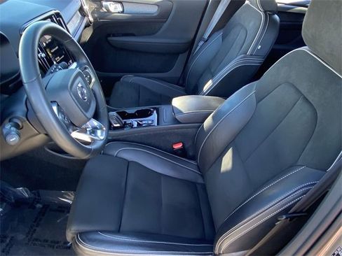 Used 2022 Volvo XC40 T5 R-Design w/ Advanced Package image 21
