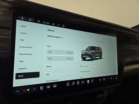 Used 2023 Rivian R1S Adventure image 30