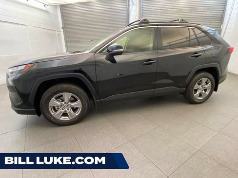 Used 2025 Toyota RAV4 XLE AWD/4WD image 1