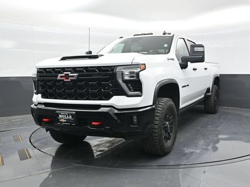 Used 2024 Chevrolet Silverado 2500 ZR2 w/ Technology Package AWD/4WD image 2
