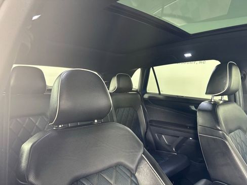 Used 2024 Volkswagen Atlas Cross Sport SEL Premium R-Line image 28