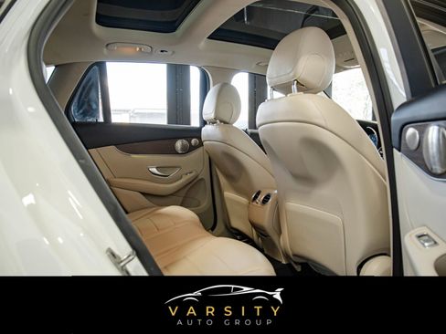 Used 2021 Mercedes-Benz GLC 300 4MATIC w/ Premium Package image 16