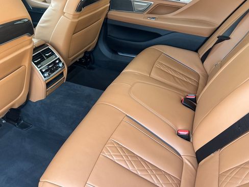 Used 2022 BMW 740i w/ Premium Package image 13