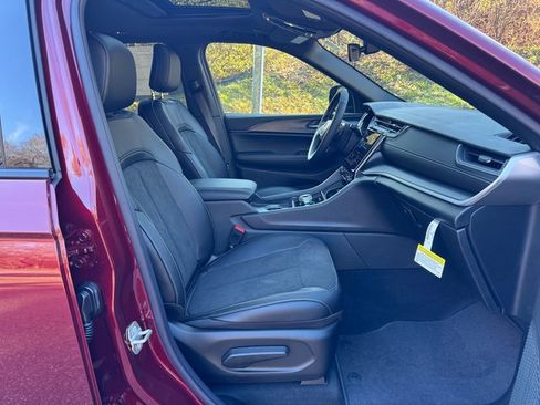 New 2025 Jeep Grand Cherokee Altitude image 20