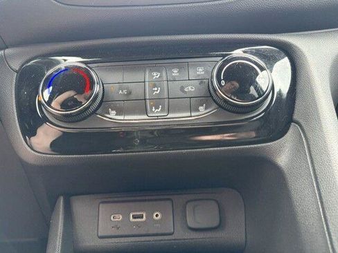 Used 2022 Buick Encore GX Preferred w/ Cold Weather Comfort Package FWD image 8