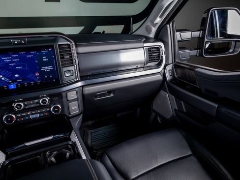 Used 2025 Ford F350 Lariat w/ Lariat Ultimate Package image 7