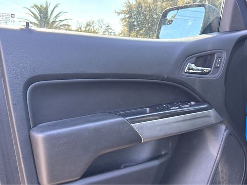 Used 2022 Chevrolet Colorado LT w/ Luxury Package image 17