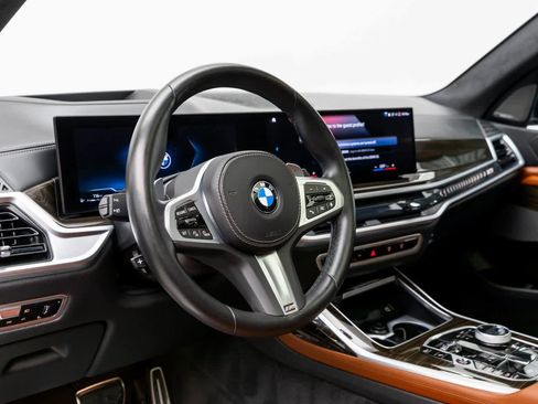 Used 2023 BMW X7 xDrive40i w/ Executive Package image 2