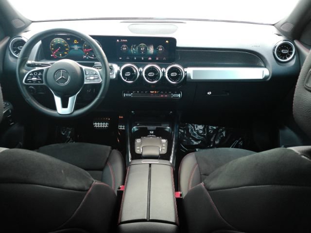 Used 2022 Mercedes-Benz GLB 250 image 2